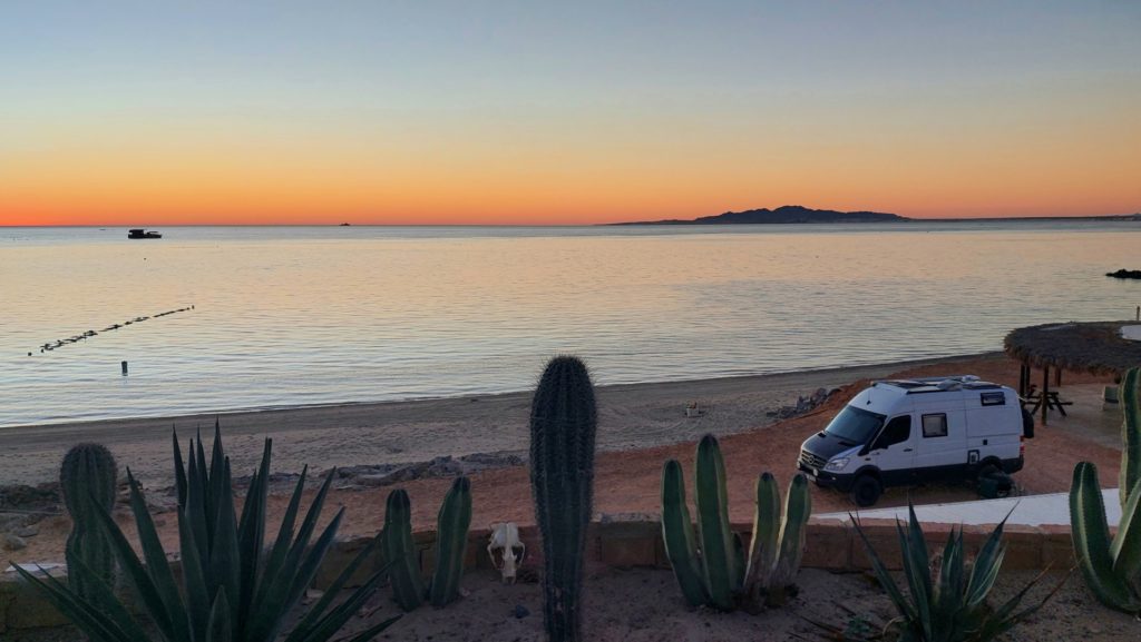 Ein Stellplatz direkt am Strand: Ankommen und Entspannen.